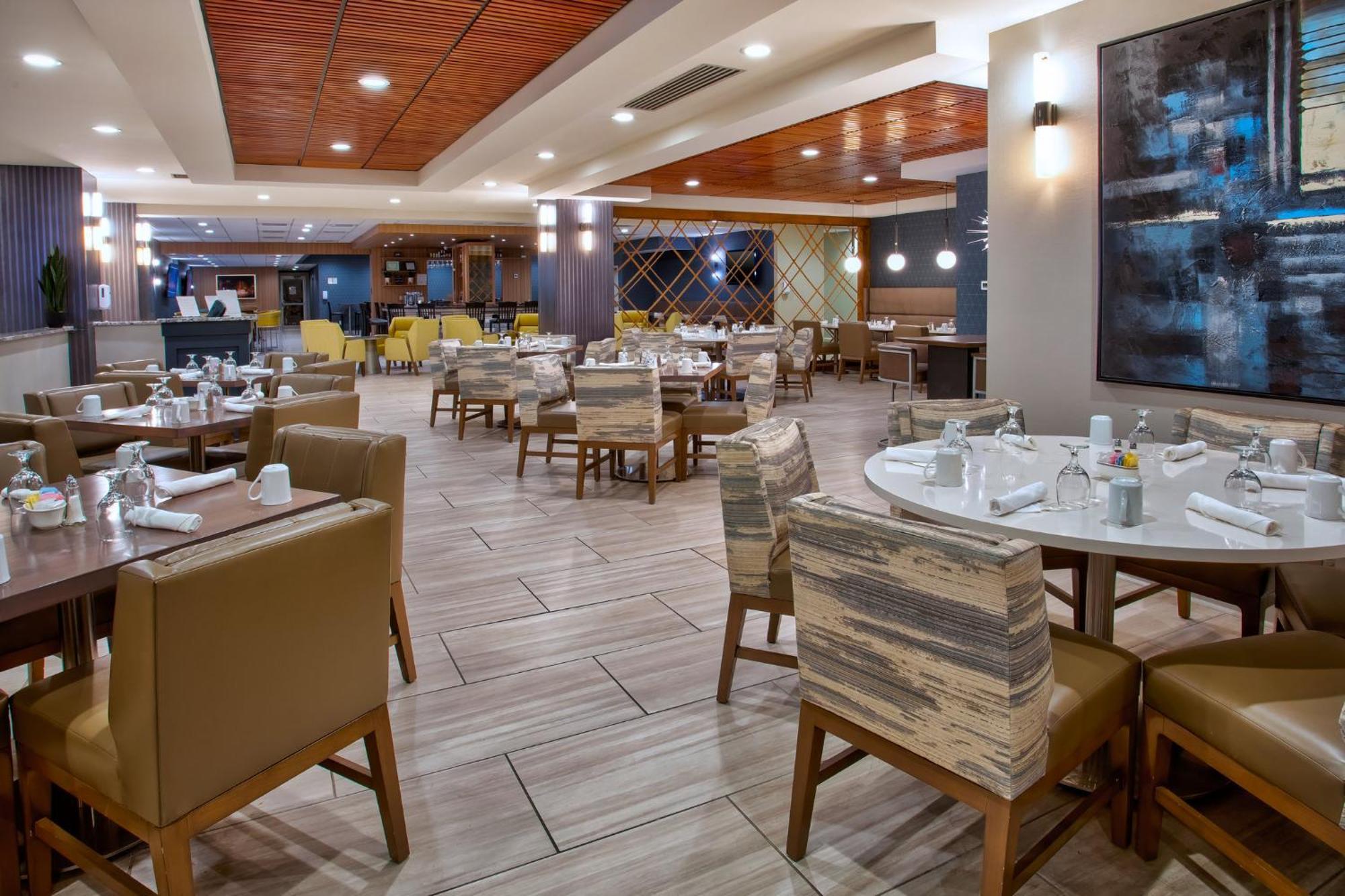 Crowne Plaza Chicago-northbrook By Ihg Hotel Northbrook