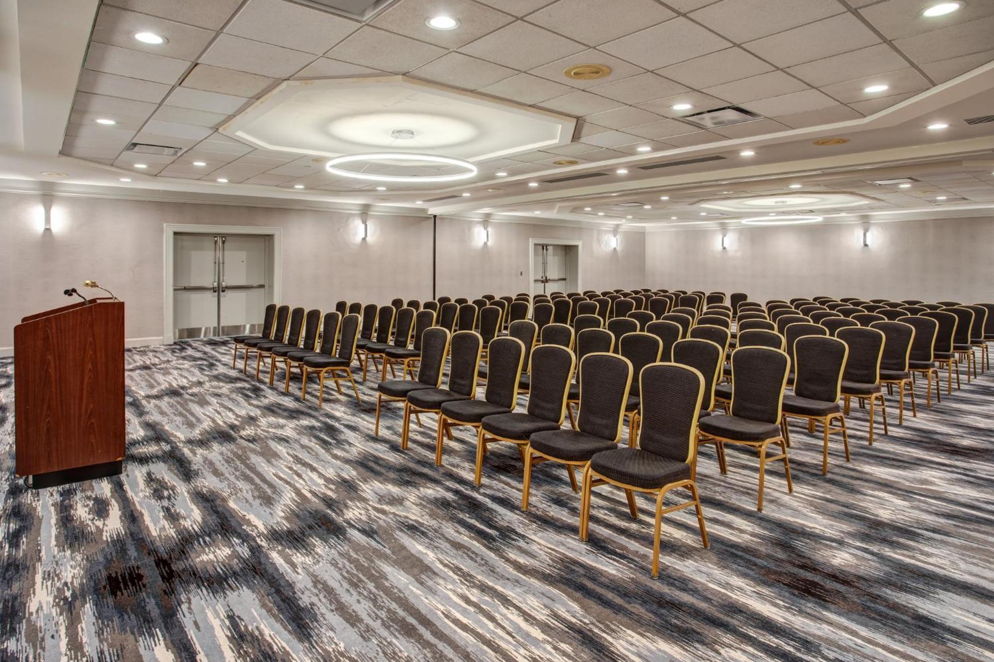 Hotel Crowne Plaza Chicago-northbrook By Ihg 4*